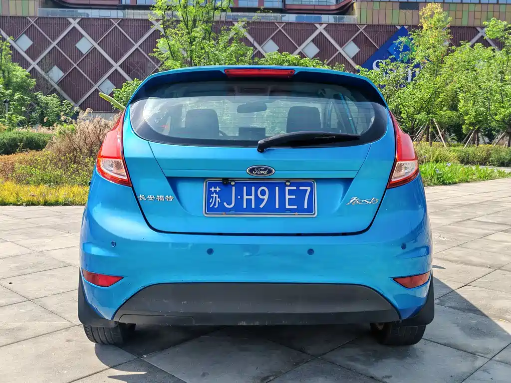 Ford Fiesta 2014 — фото 5