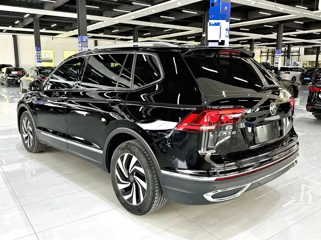 Volkswagen Tiguan L 2023 — фото 10