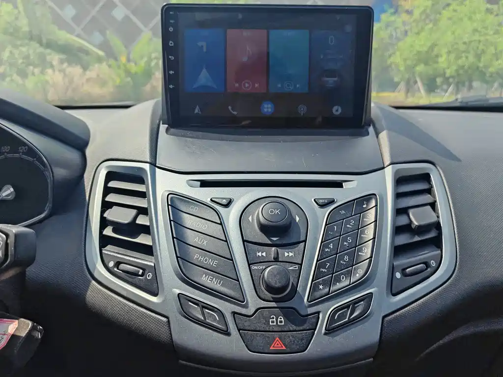 Ford Fiesta 2014 — фото 12