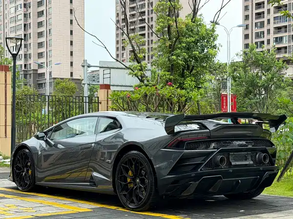 Lamborghini Huracan 2022