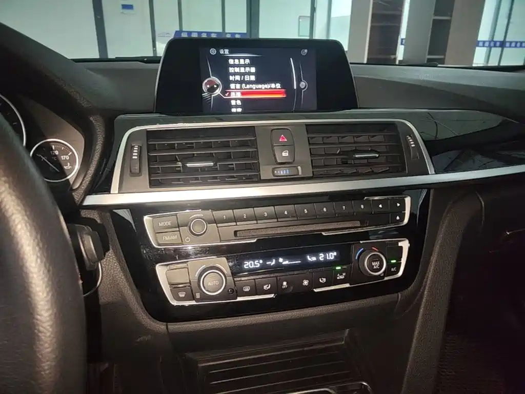 BMW 3 Series 2016 — фото 13