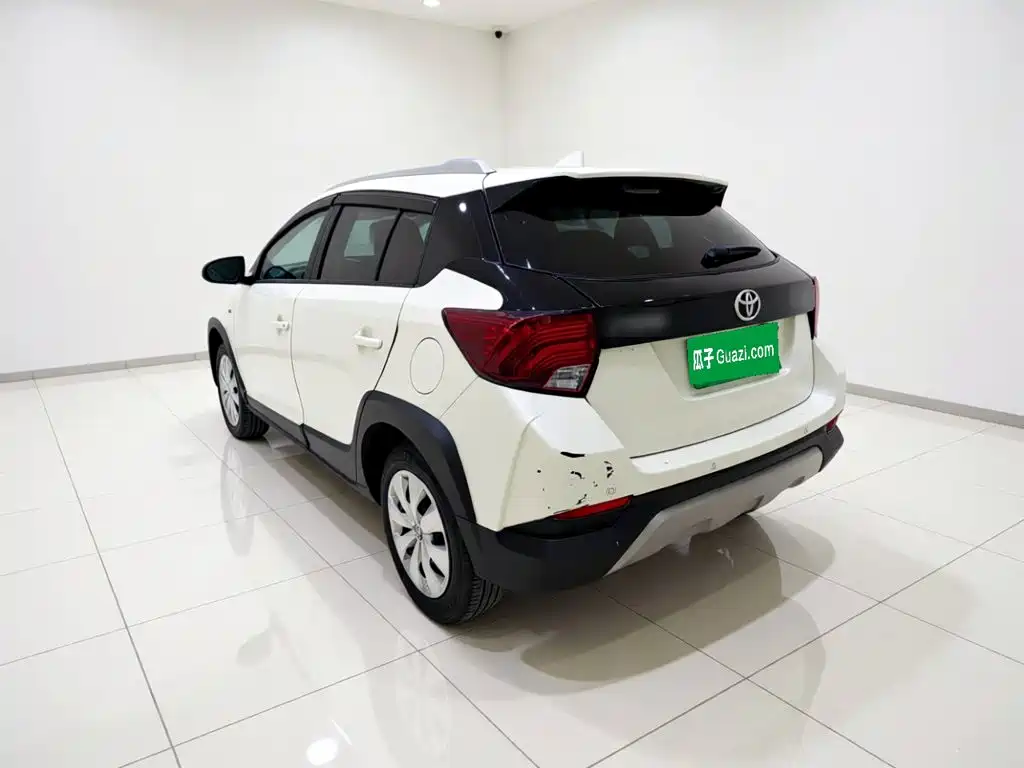 Toyota Yaris L 2023