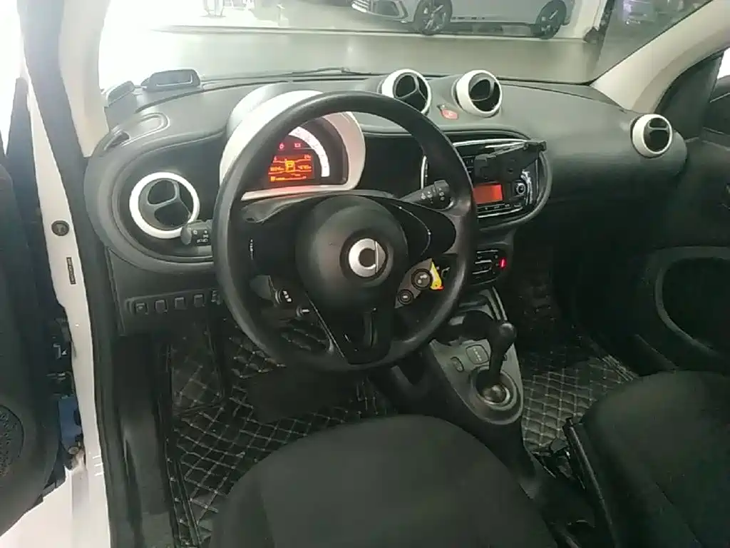 smart fortwo 2018 — фото 10