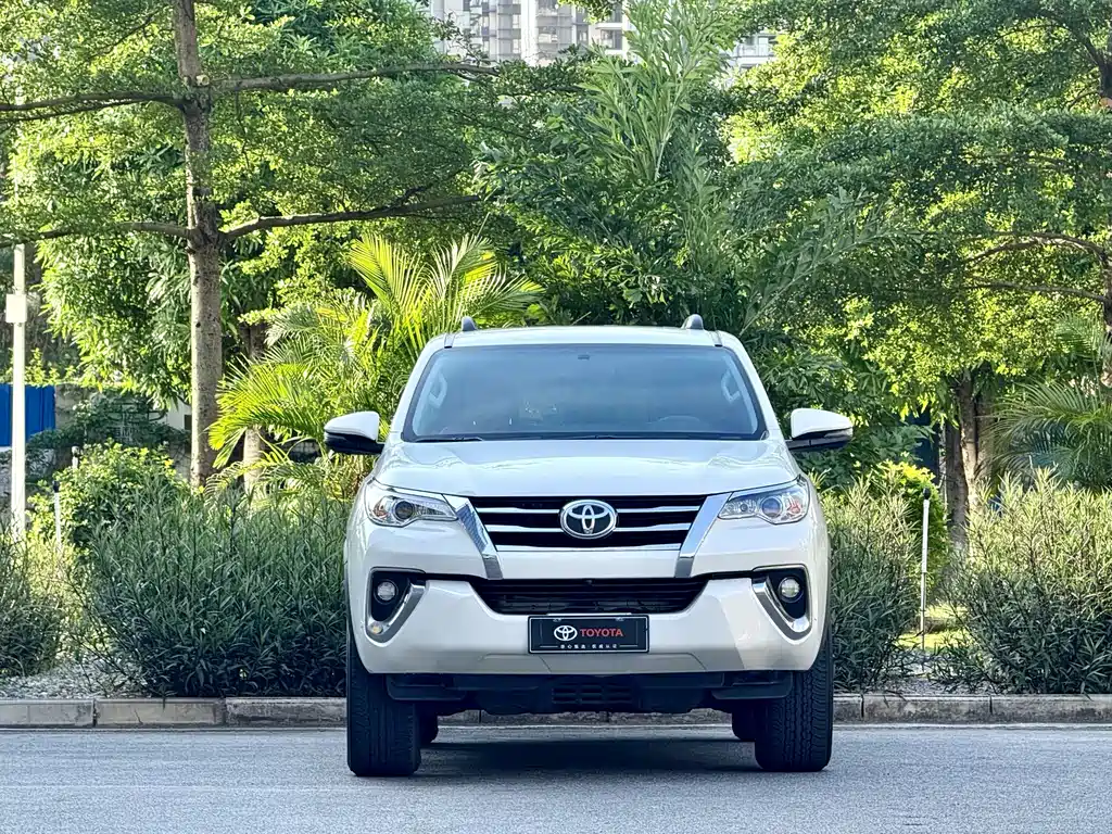 Toyota Fortuner 2020 — фото 2