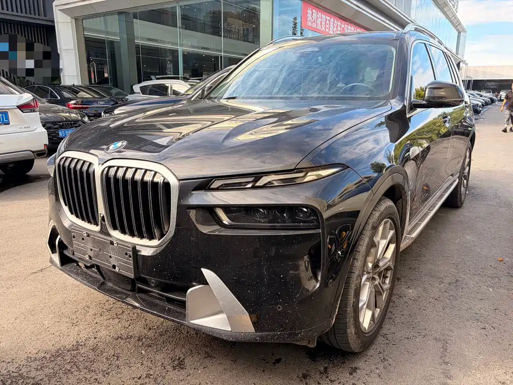 BMW X7 2023 — фото 1