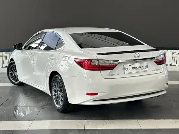 Lexus ES 2018
