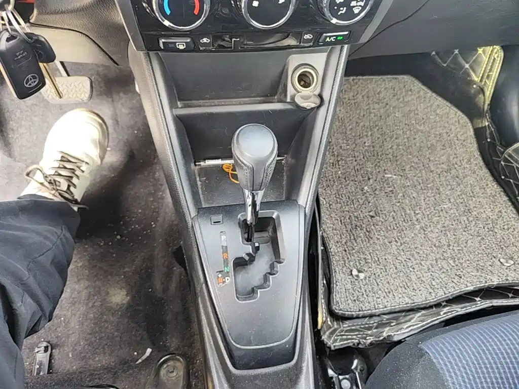 Toyota Yaris L 2020 — фото 14