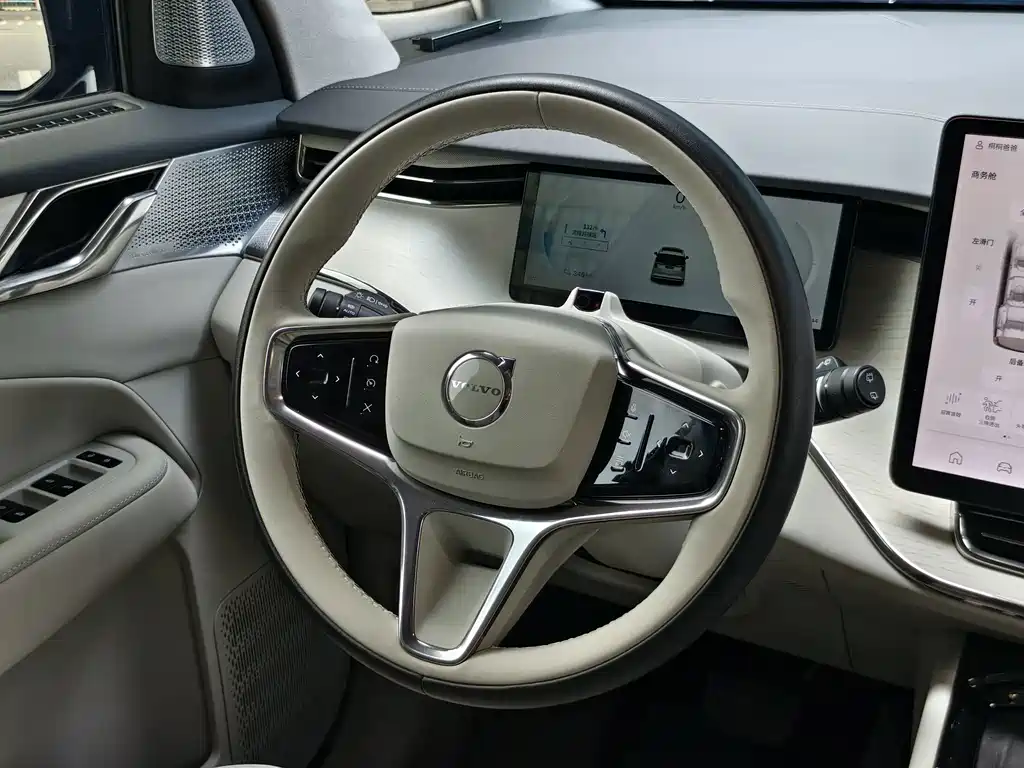 Volvo EM90 2025 — фото 10