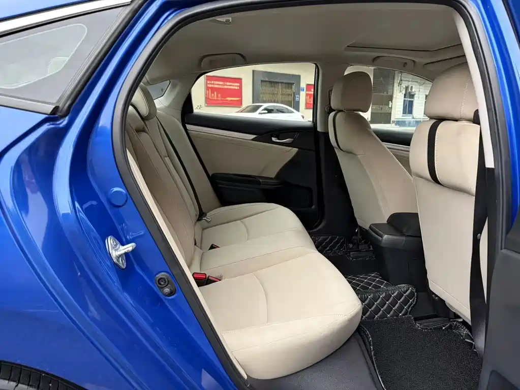 Honda Civic 2018 — фото 11