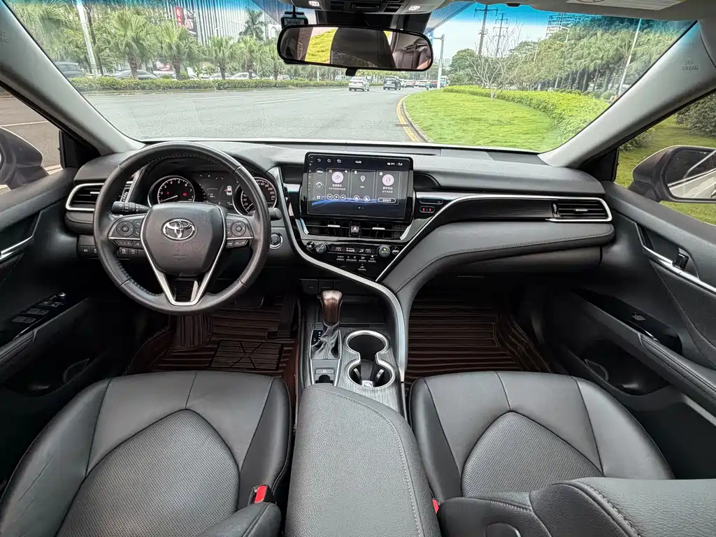 Toyota Camry 2022 — фото 12