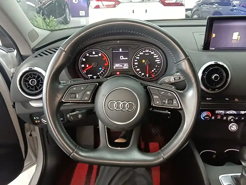 Audi A3 2019 — фото 11
