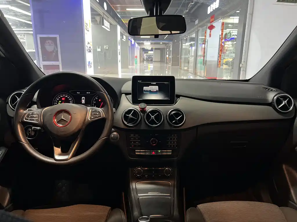 Mercedes-Benz B-Class 2017 — фото 10