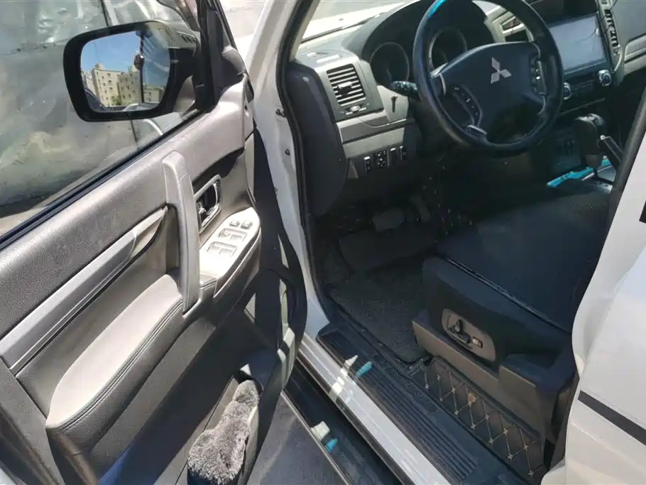 Mitsubishi Pajero 2018