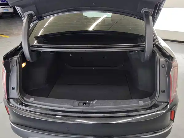 Hongqi E-QM5 2023