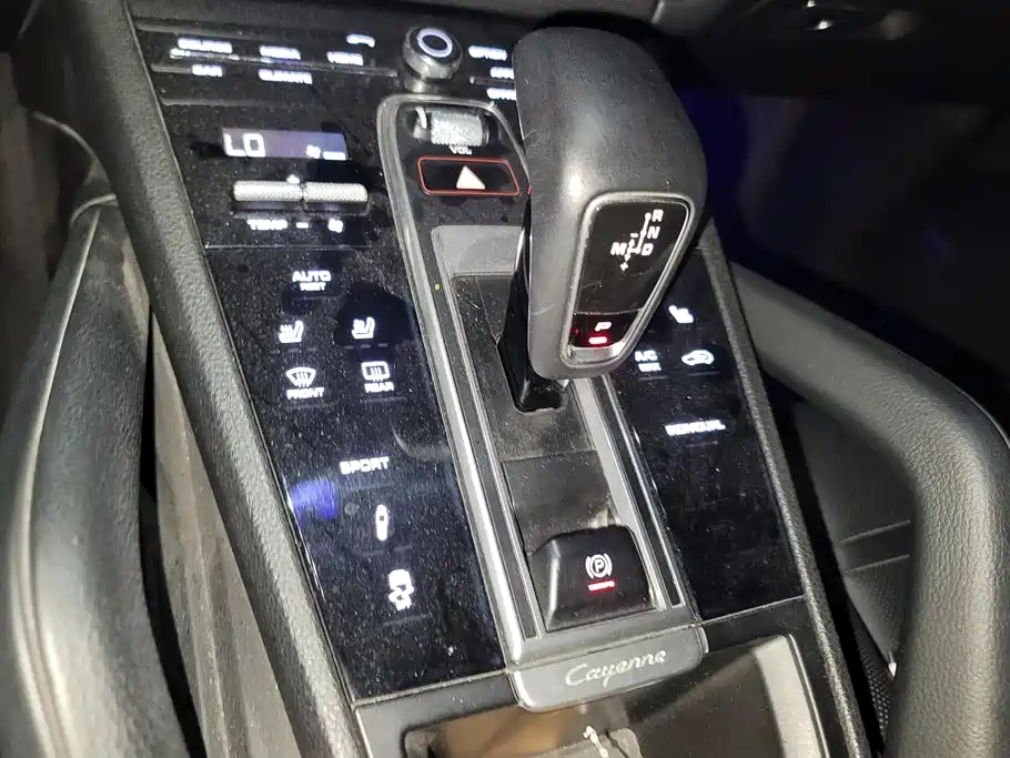 Porsche Cayenne 2019 — фото 16