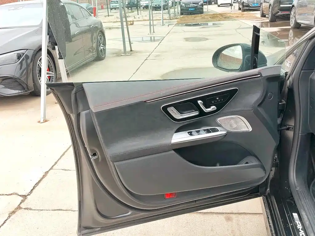 Mercedes-Benz EQE AMG 2024
