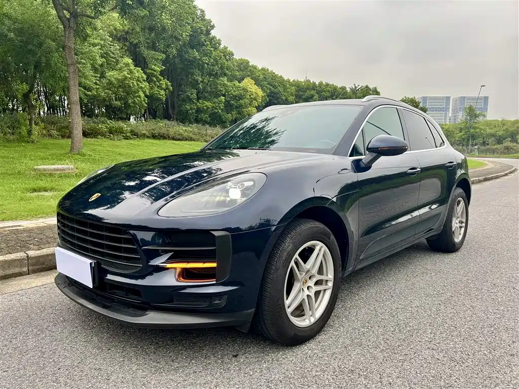 Porsche Macan 2019 — фото 1