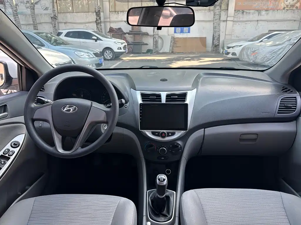 Hyundai Verna 2016 — фото 14