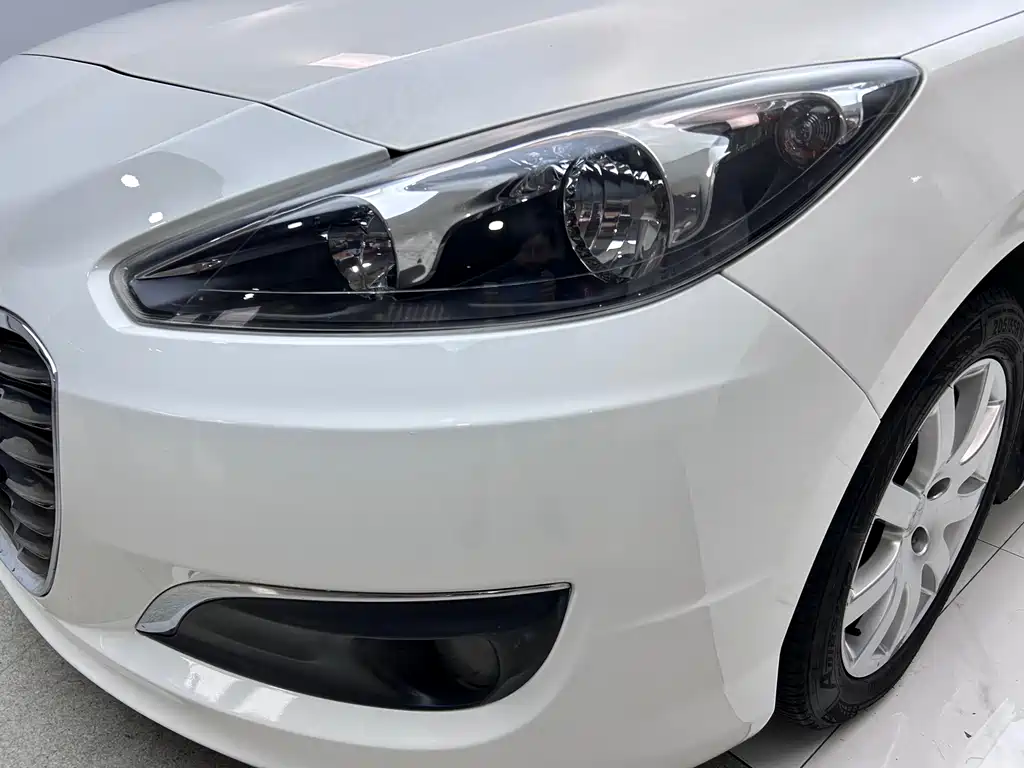 Peugeot 308 2014 — фото 27
