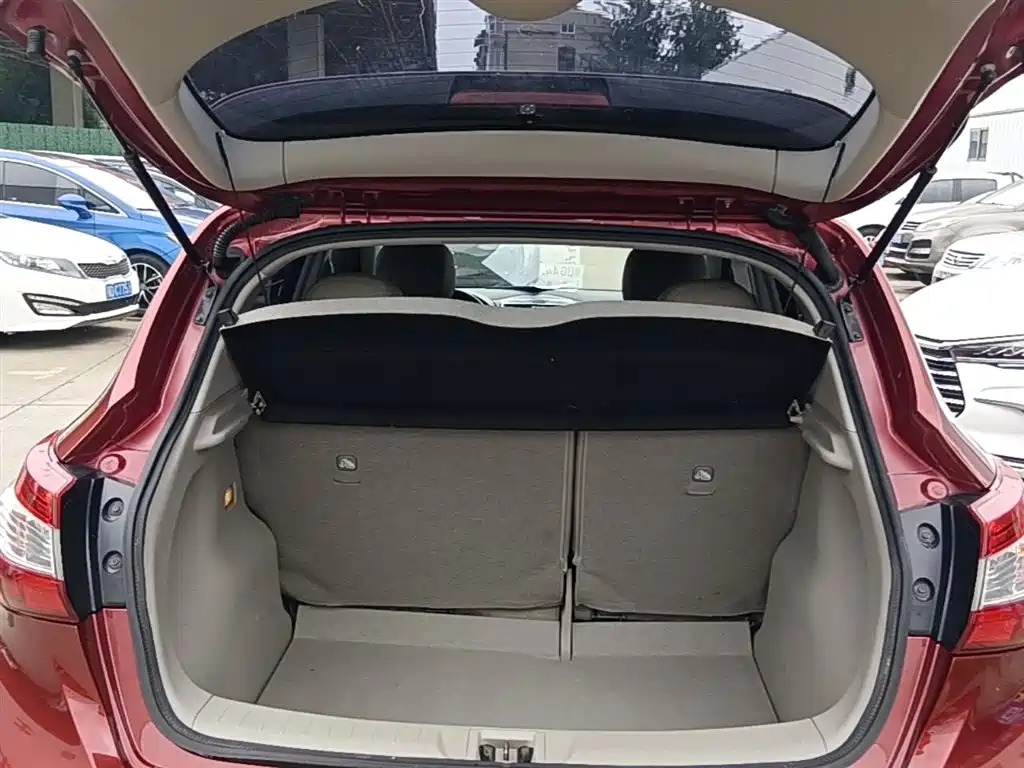 Nissan Tiida 2016 — фото 19