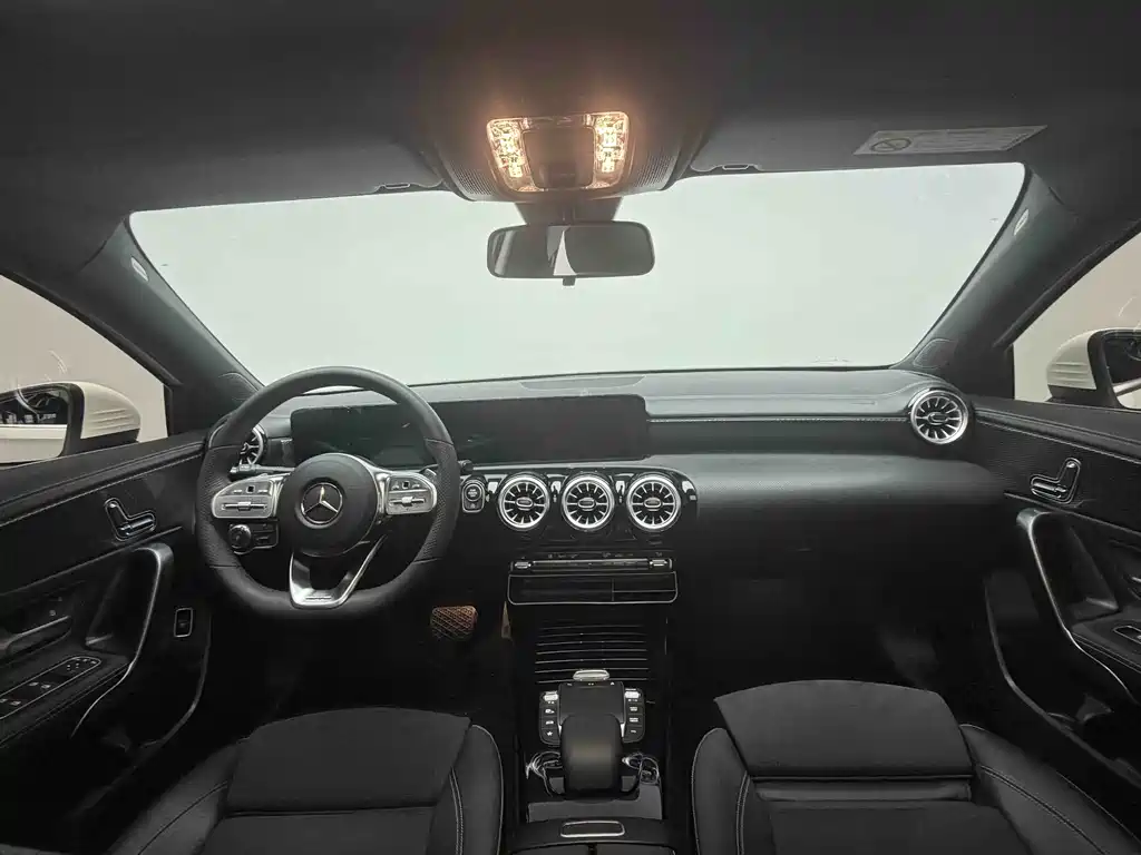Mercedes-Benz A-Class 2022 — фото 13