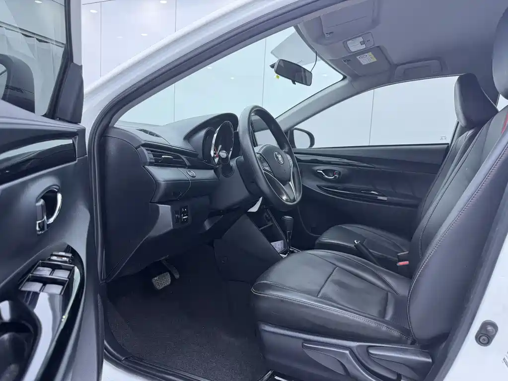 Toyota Yaris L 2022