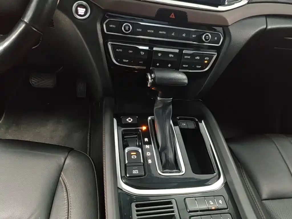 GAC Trumpchi GS8 2017 — фото 14
