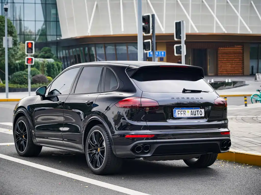 Porsche Cayenne 2017 — фото 46