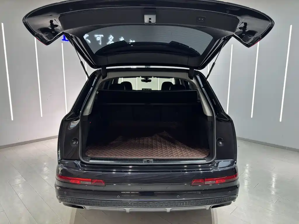 Audi Q7 2020 — фото 18