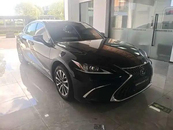 Lexus ES 2024