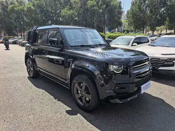 Land Rover Defender 2024