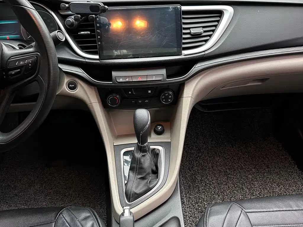 Buick Excelle 2015 — фото 11