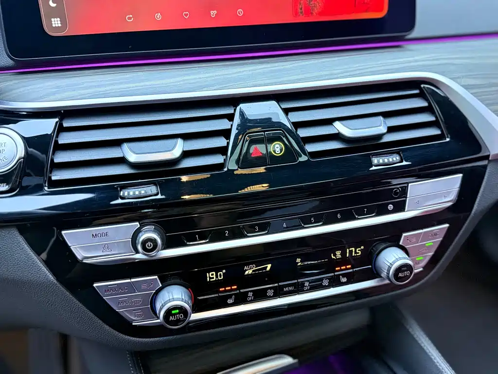 BMW 5 Series 2022 — фото 10