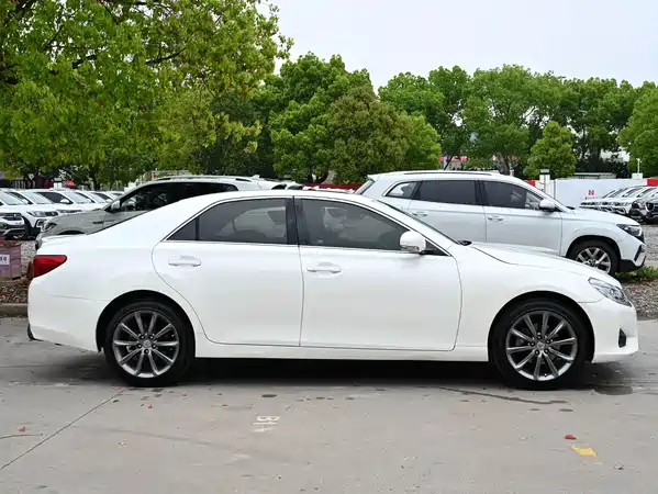 Toyota Reiz 2013