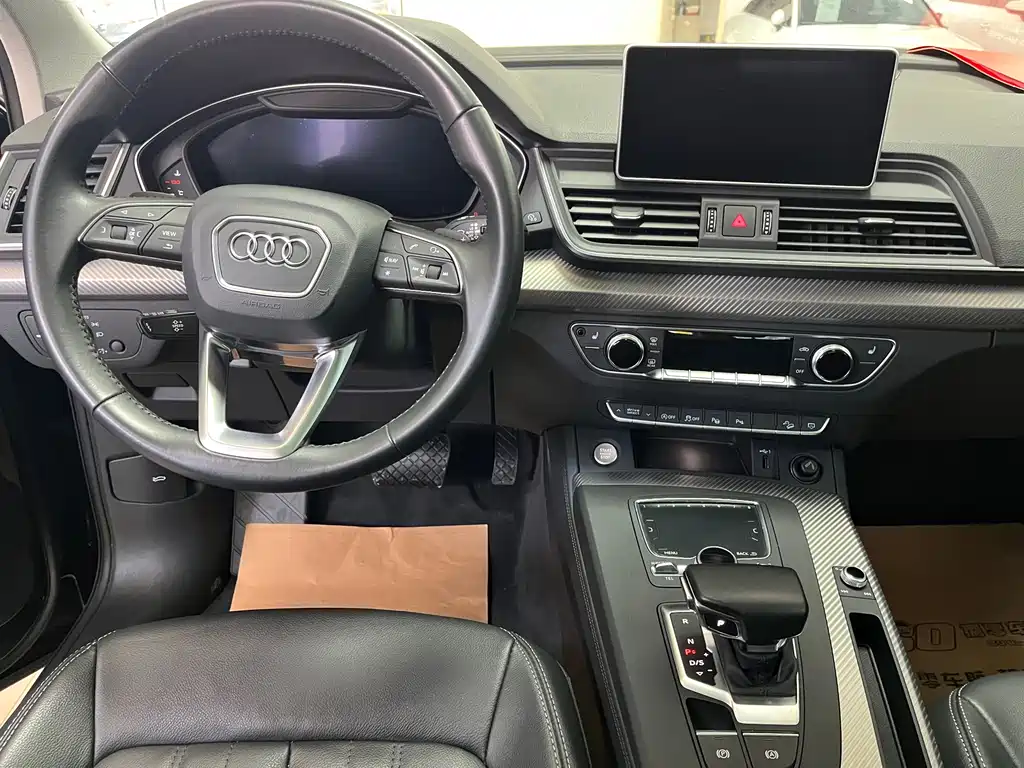 Audi Q5L 2021 — фото 11