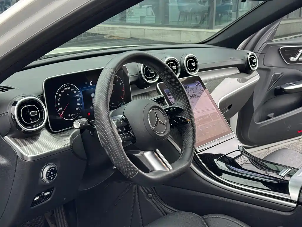 Mercedes-Benz C-Class 2023 — фото 5