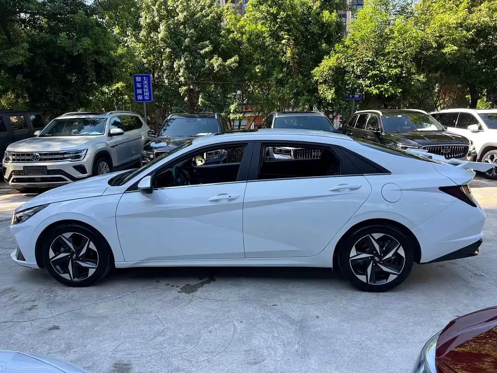 Hyundai Elantra 2022