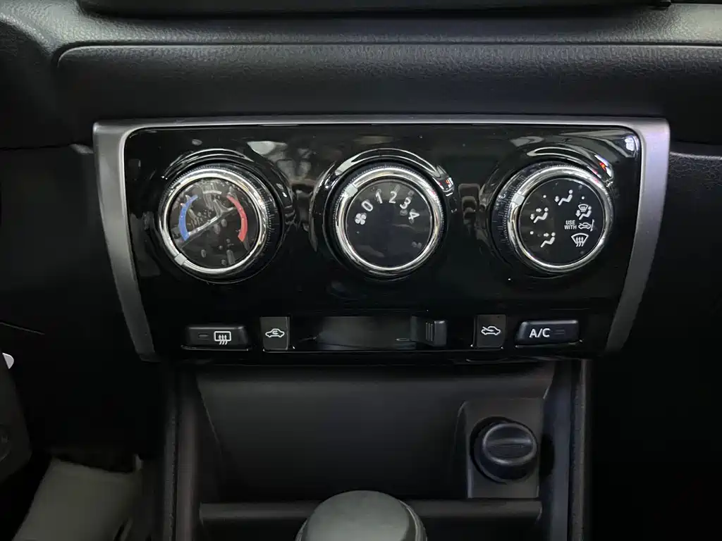 Toyota Yaris L 2022 — фото 16
