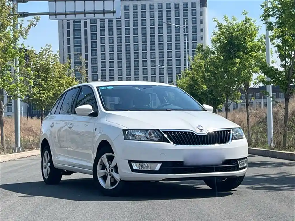 Skoda Rapid Spaceback 2017 — фото 11