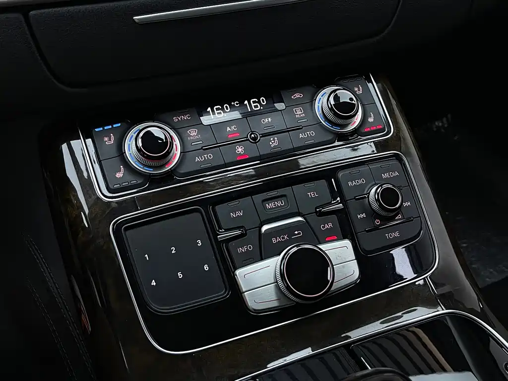 Audi A8 2014 — фото 13