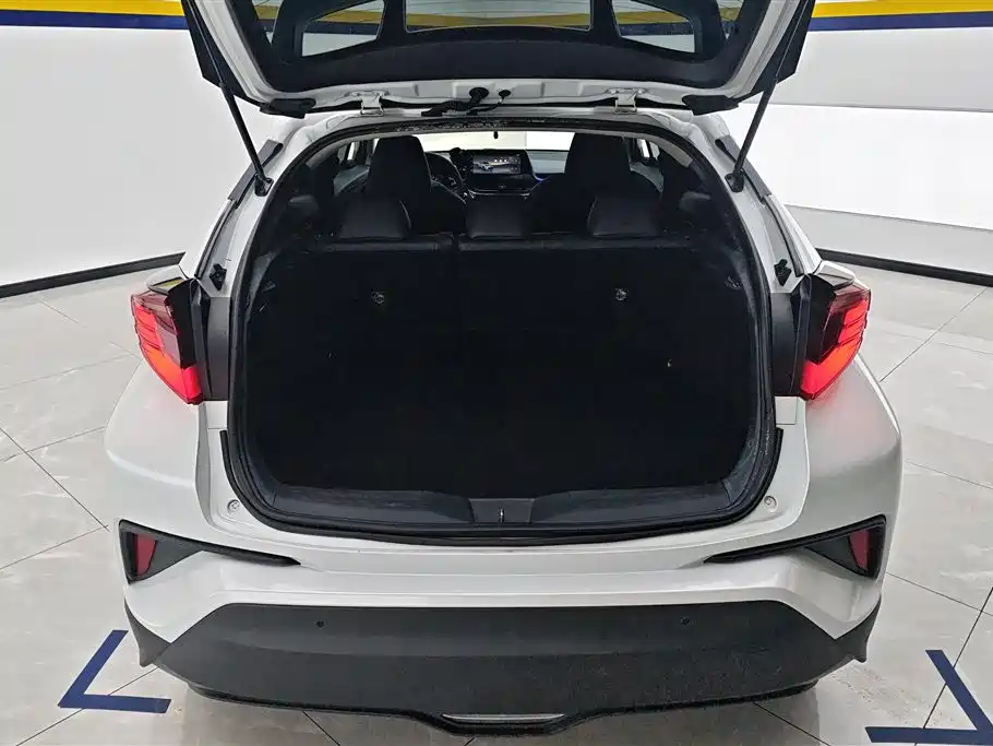 Toyota C-HR 2024 — фото 4