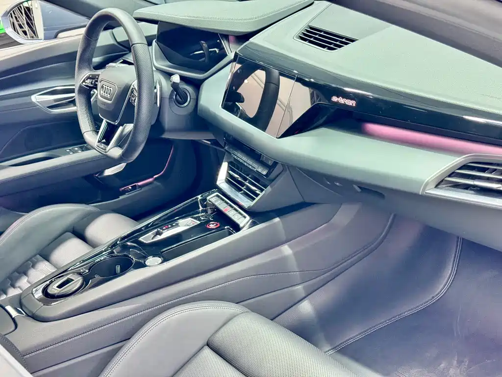 Audi e-tron GT 2024 — фото 31