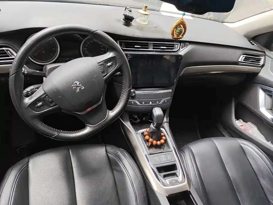 Peugeot 408 2015 — фото 12