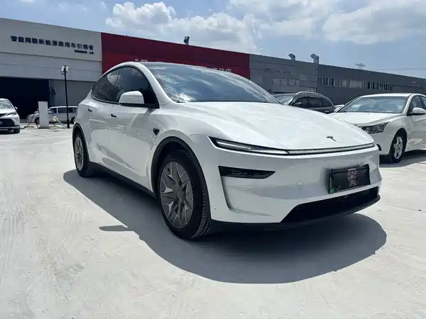 Tesla Model Y L 2026