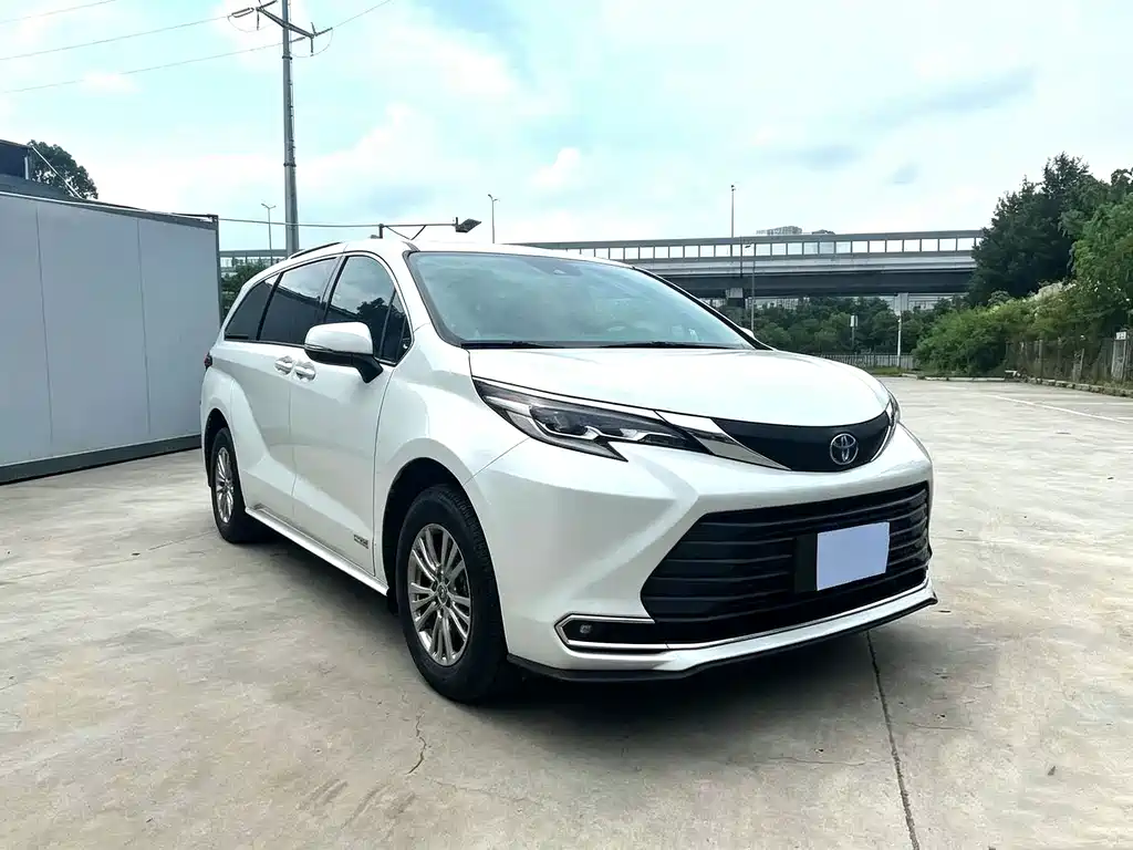 Toyota Sienna 2023 — фото 3