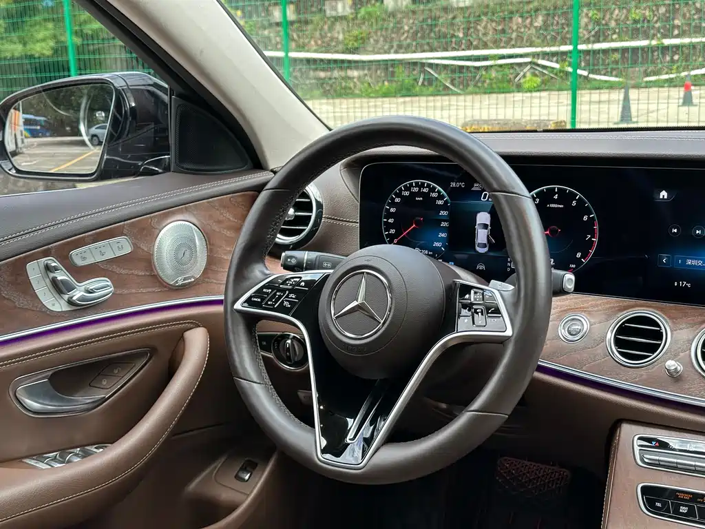 Mercedes-Benz E-Class 2023 — фото 12