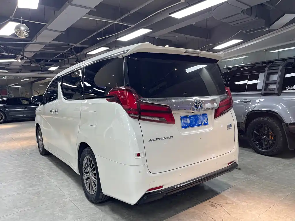 Toyota Alphard 2022 — фото 4