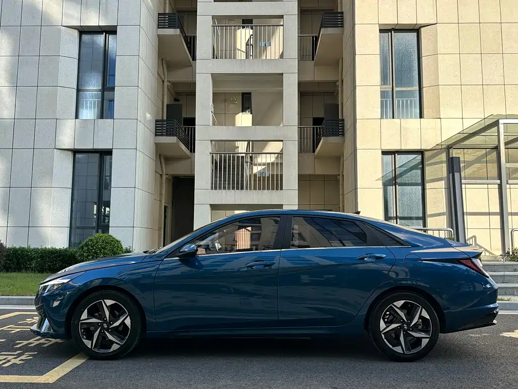 Hyundai Elantra 2021 — фото 27