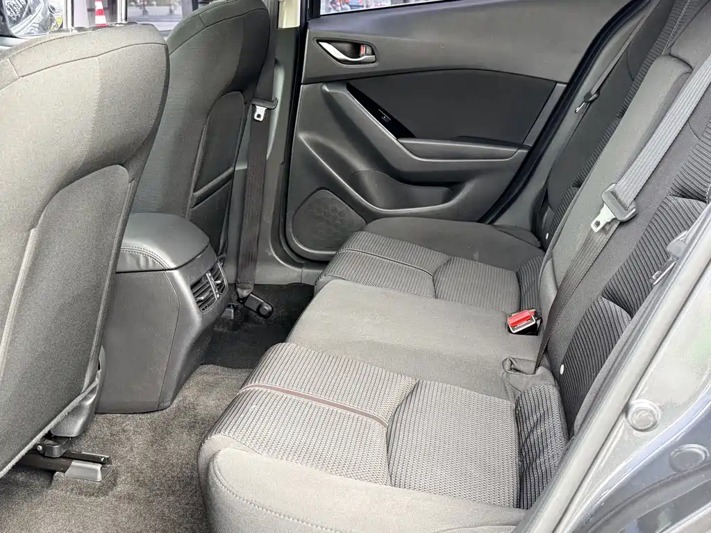 Mazda 3 Axela 2018 — фото 17