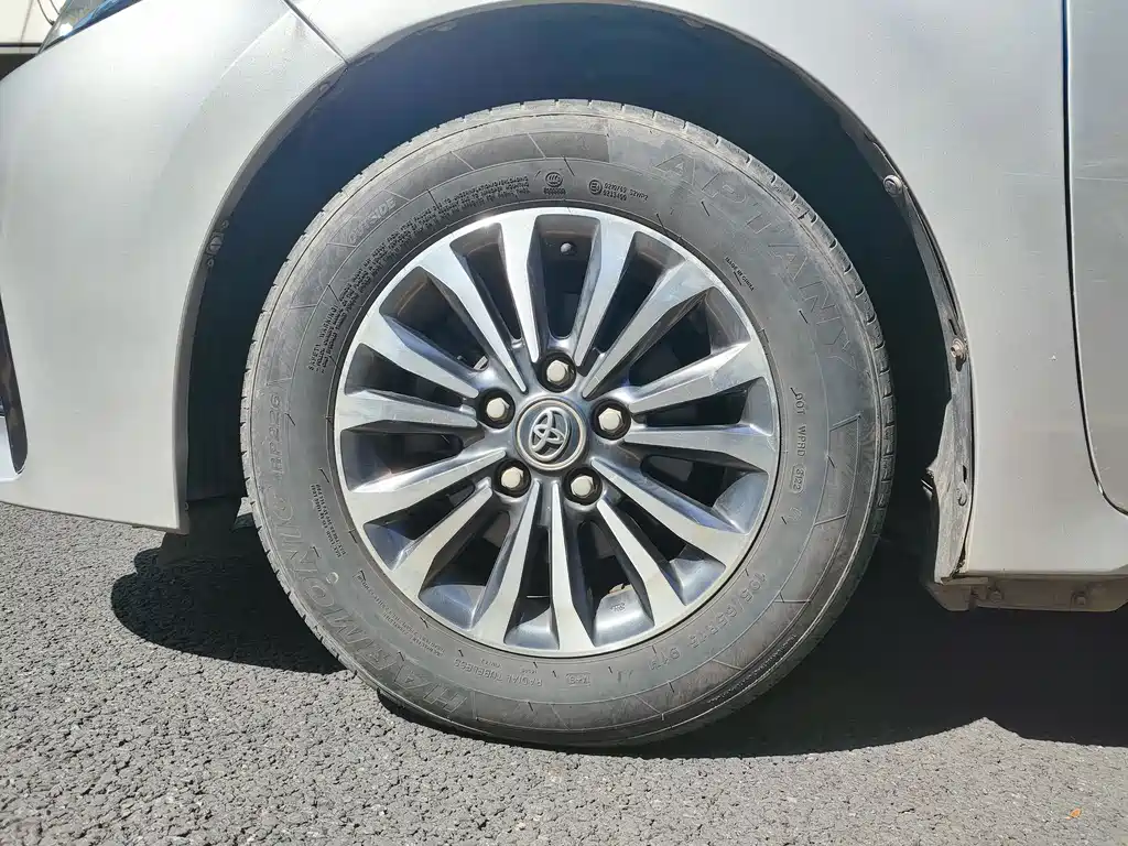 Toyota Corolla 2018 — фото 16
